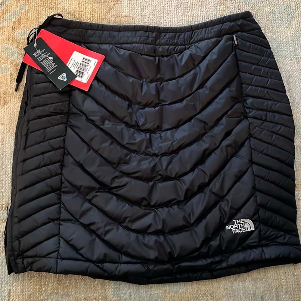 North Face women’s skirt size 10 black.